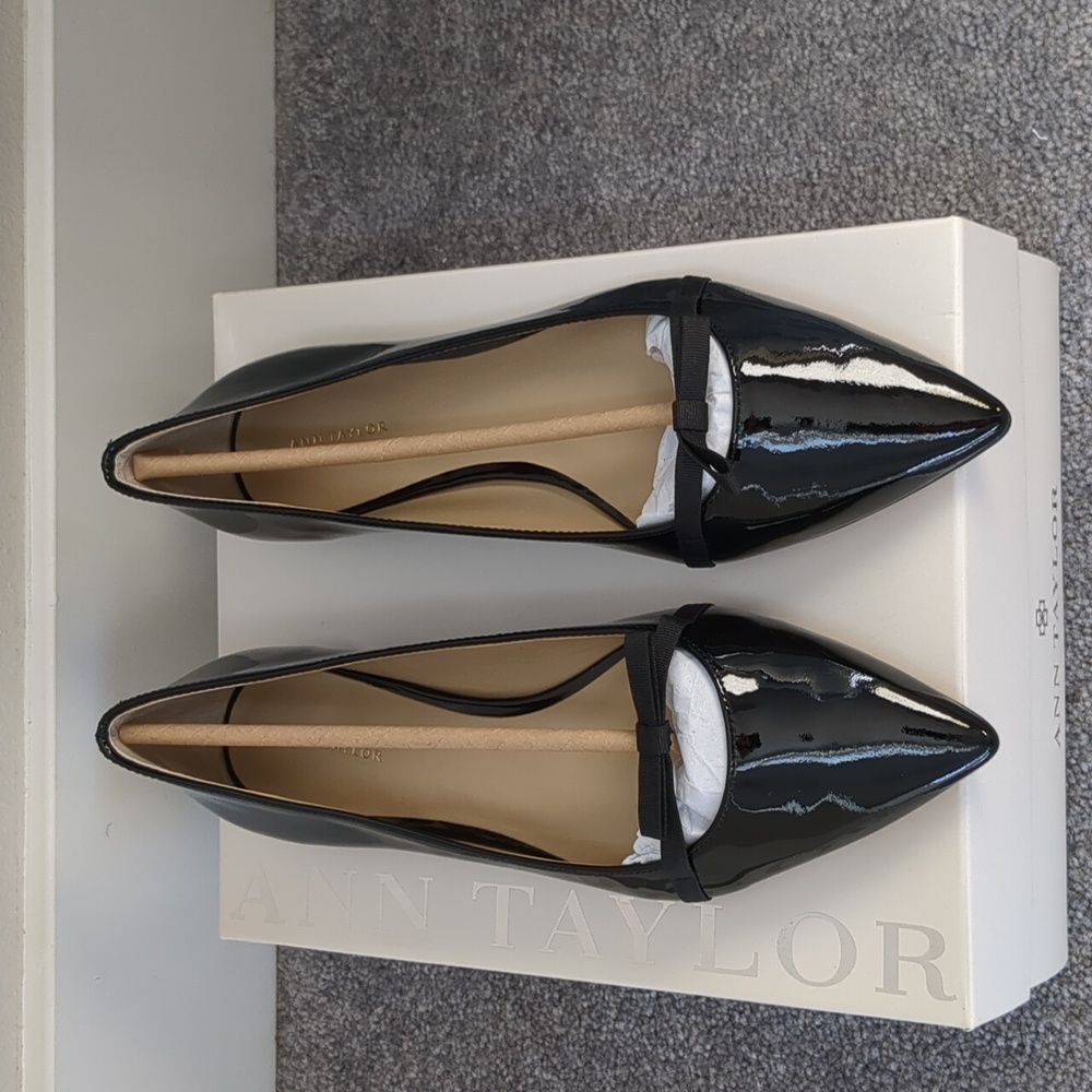 Sammy patent bow flat - NIB - size 8
